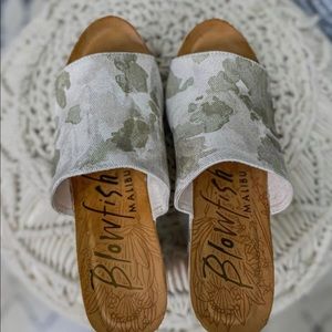 Blowfish Camo Wedges Size 6.5